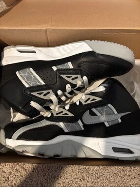 Nike Kids Black and White Low-Top Sneakers with Gray Swoosh